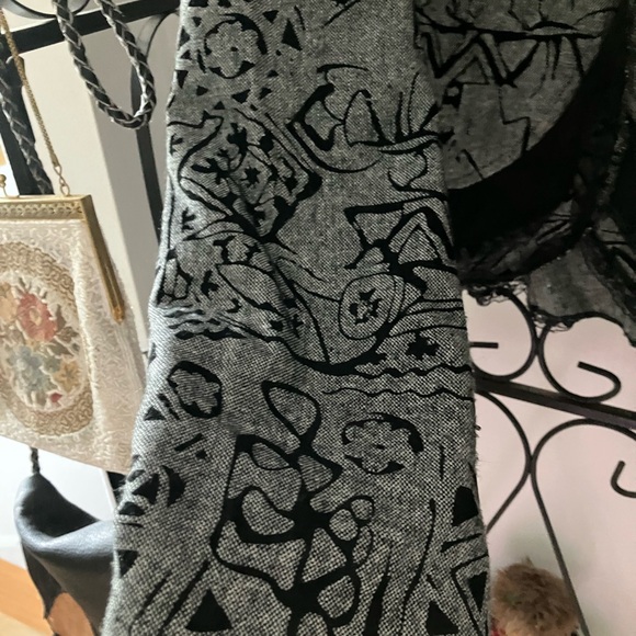 NWOT ‼️HP‼️COUPE CROPPED PRINT BLAZER SATIN AND LACE TRIM ON BOTTOM FULLY LINED - Picture 7 of 13